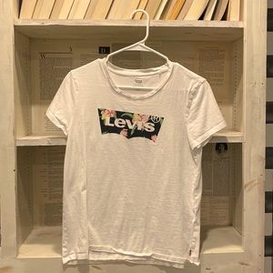 Women’s Levi graphic T-shirt with flower print. (Size S)